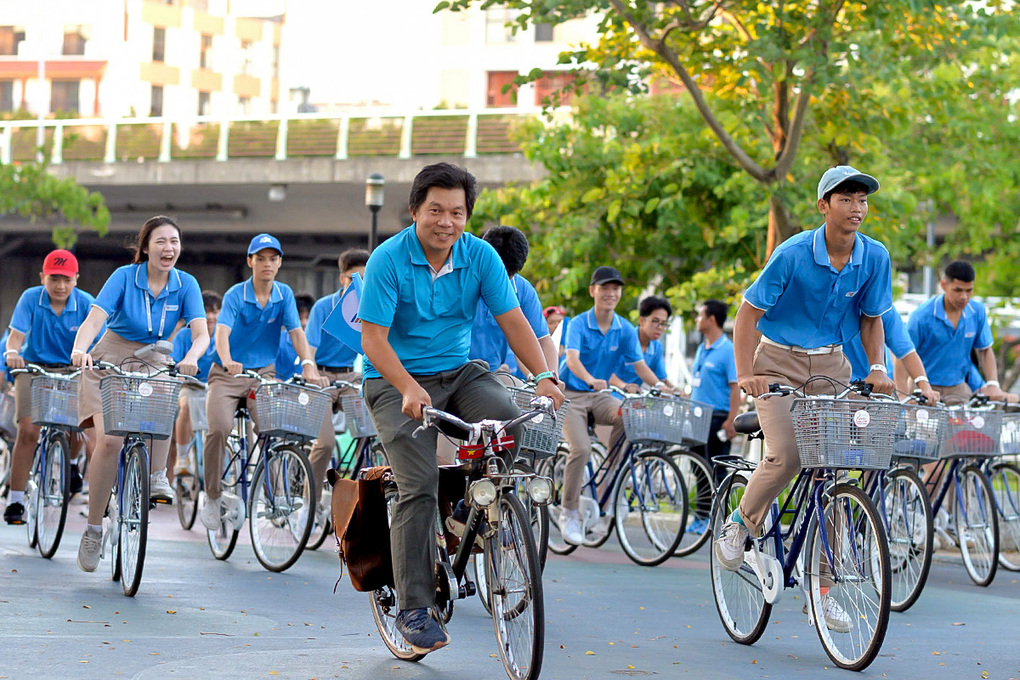 Học sinh Trường Hy Vọng đạp xe An Nhiên trong hành trình xanh bên bờ sông Hàn