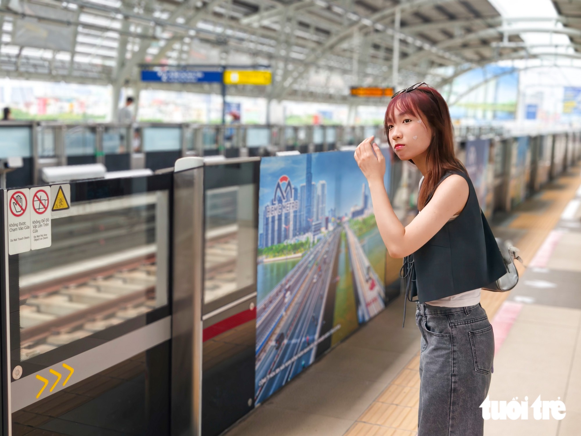 Vi vu trung tâm TP.HCM dịp lễ 2-9 bằng giao thông công cộng - Ảnh 13.